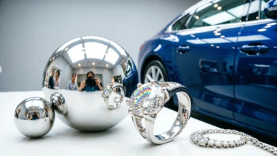 Shiney or Shiny